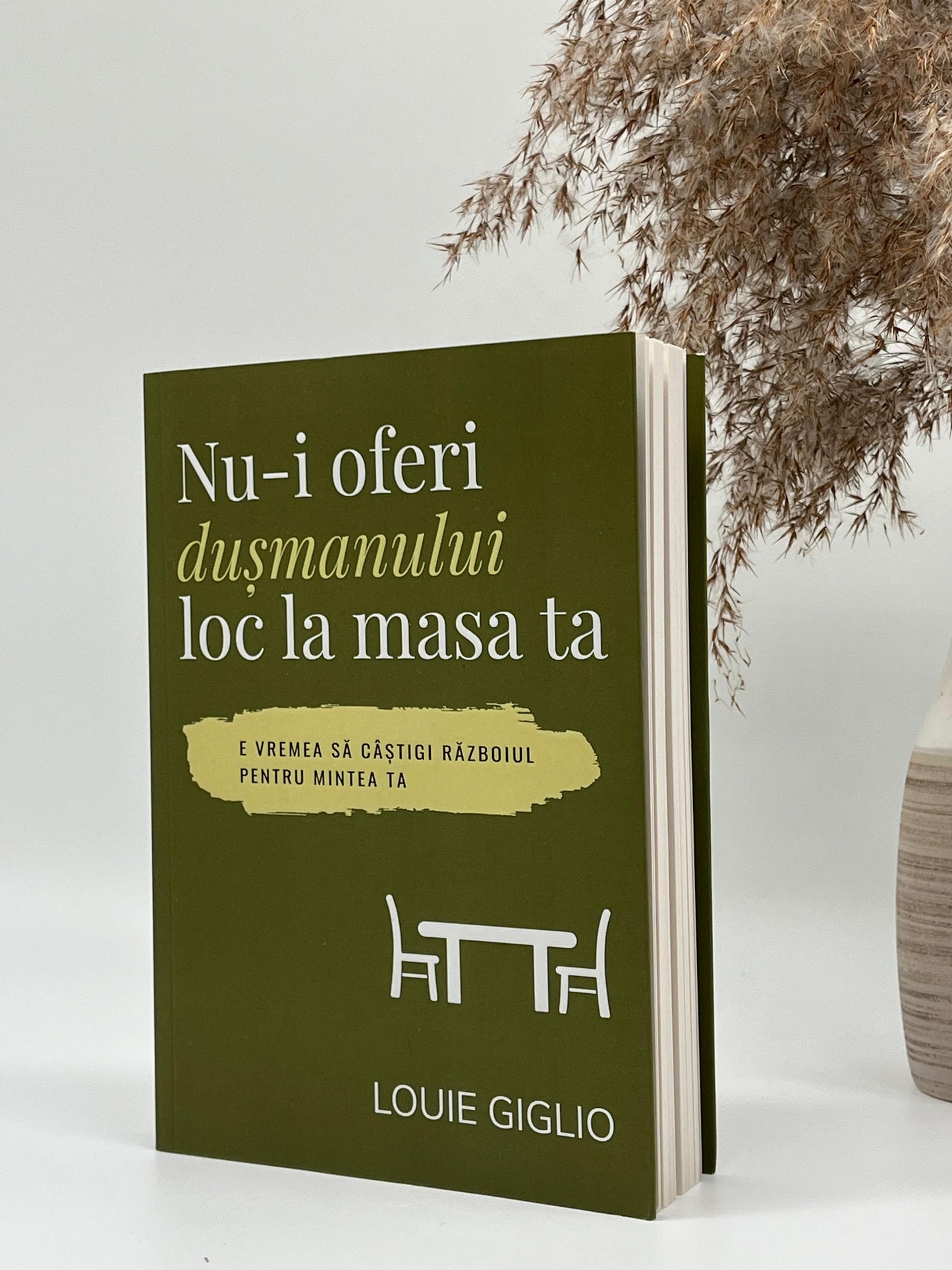 Nu-i oferi dușmanului loc la masa ta -
Louie Giglio