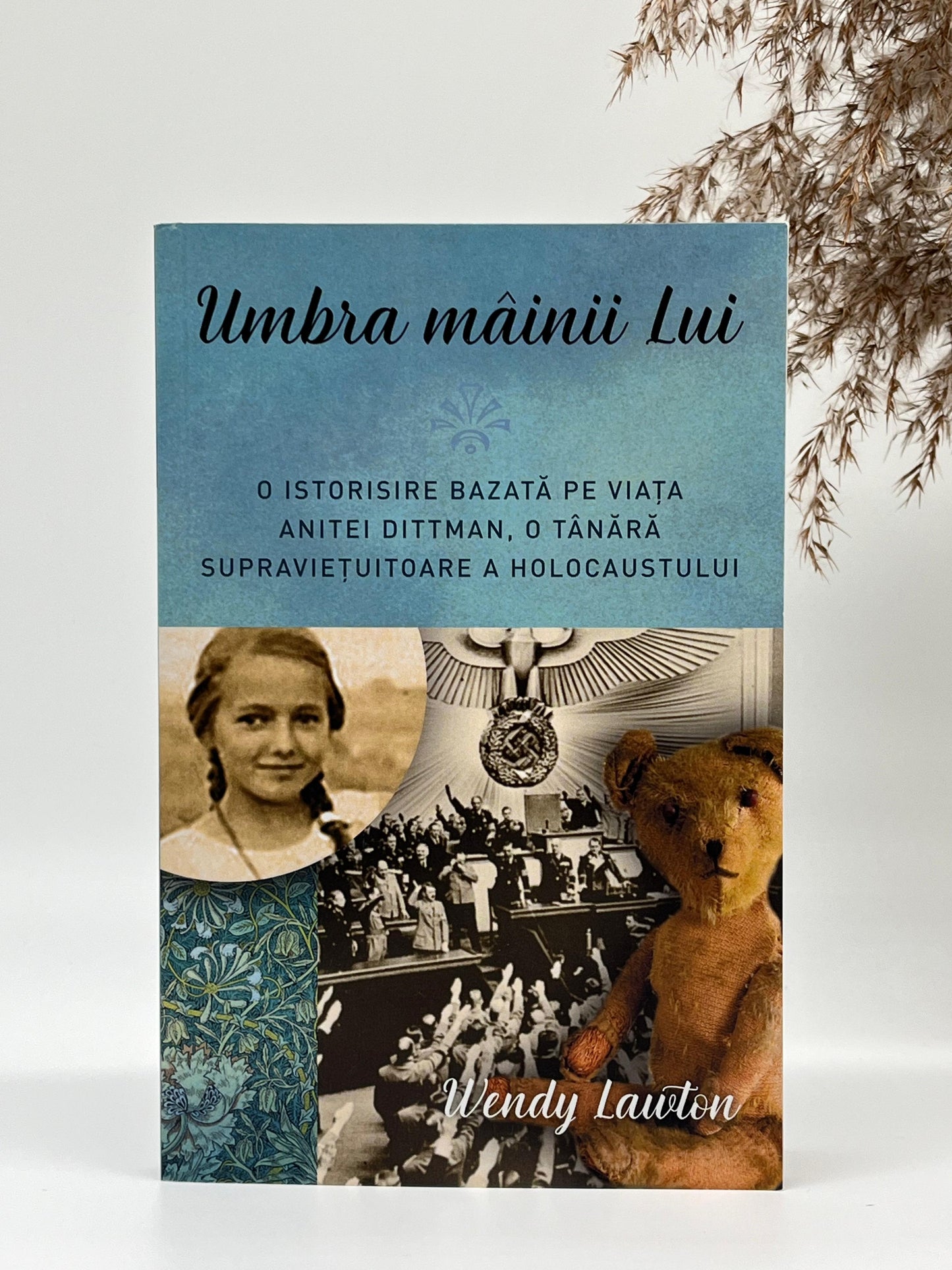 Umbra mâinii Lui -
Wendy Lawton