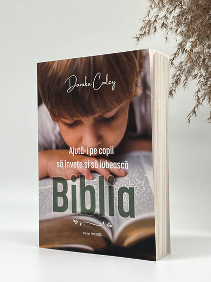 Ajută-i pe copii să învețe și să iubească Biblia
- Danika Cooley